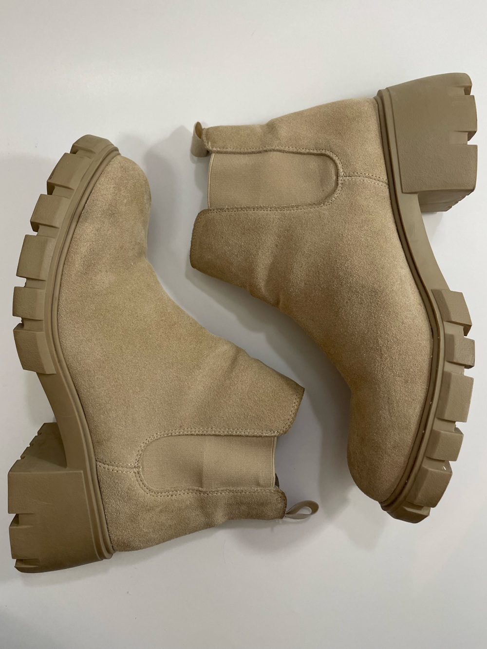 Steve Madden Howler Booties Beige Suede Lug Sole Chelsea Ankle Boots size 10
